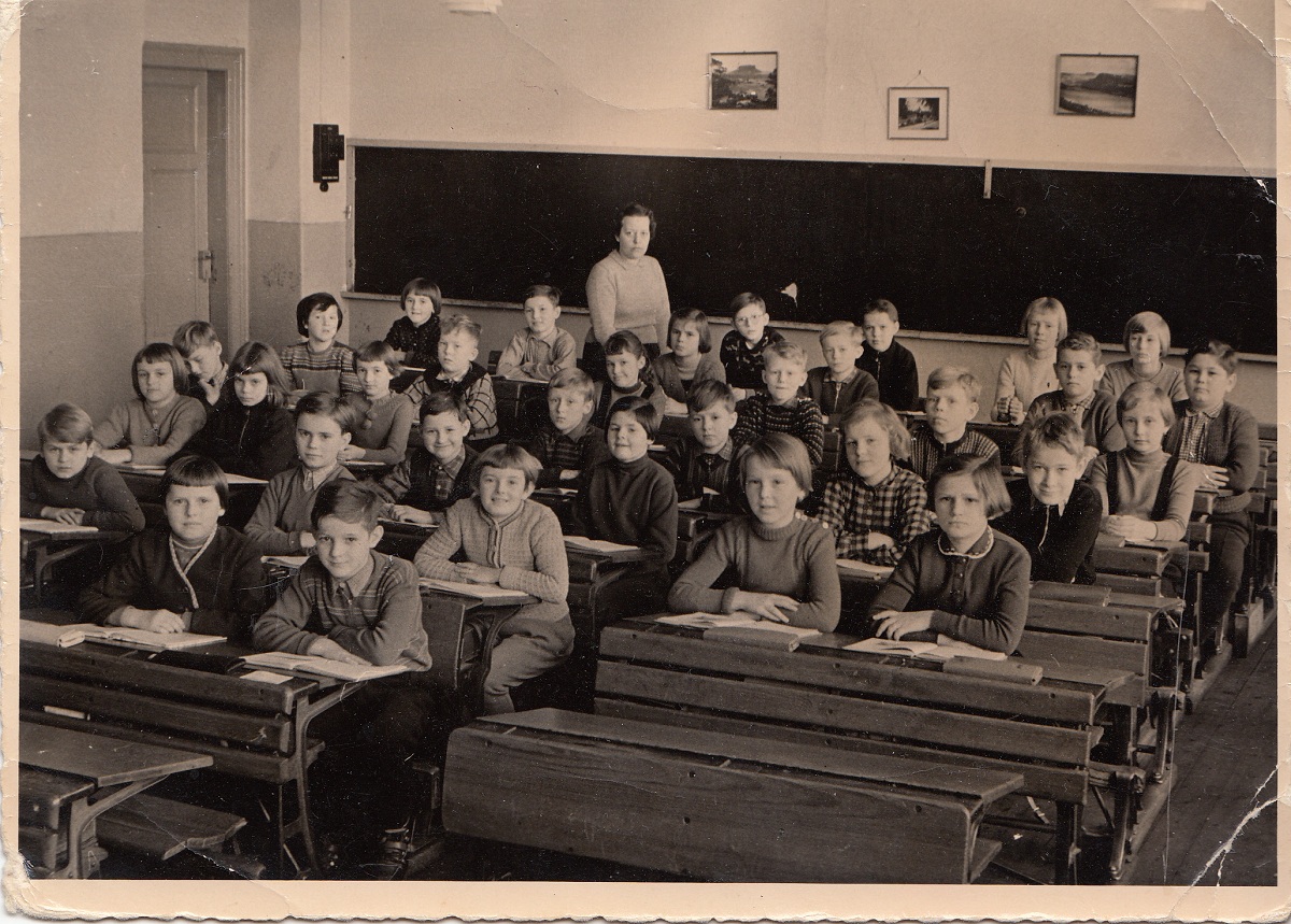 Klasse 4b Lehrerin Frau Müller-am 5.2.1960